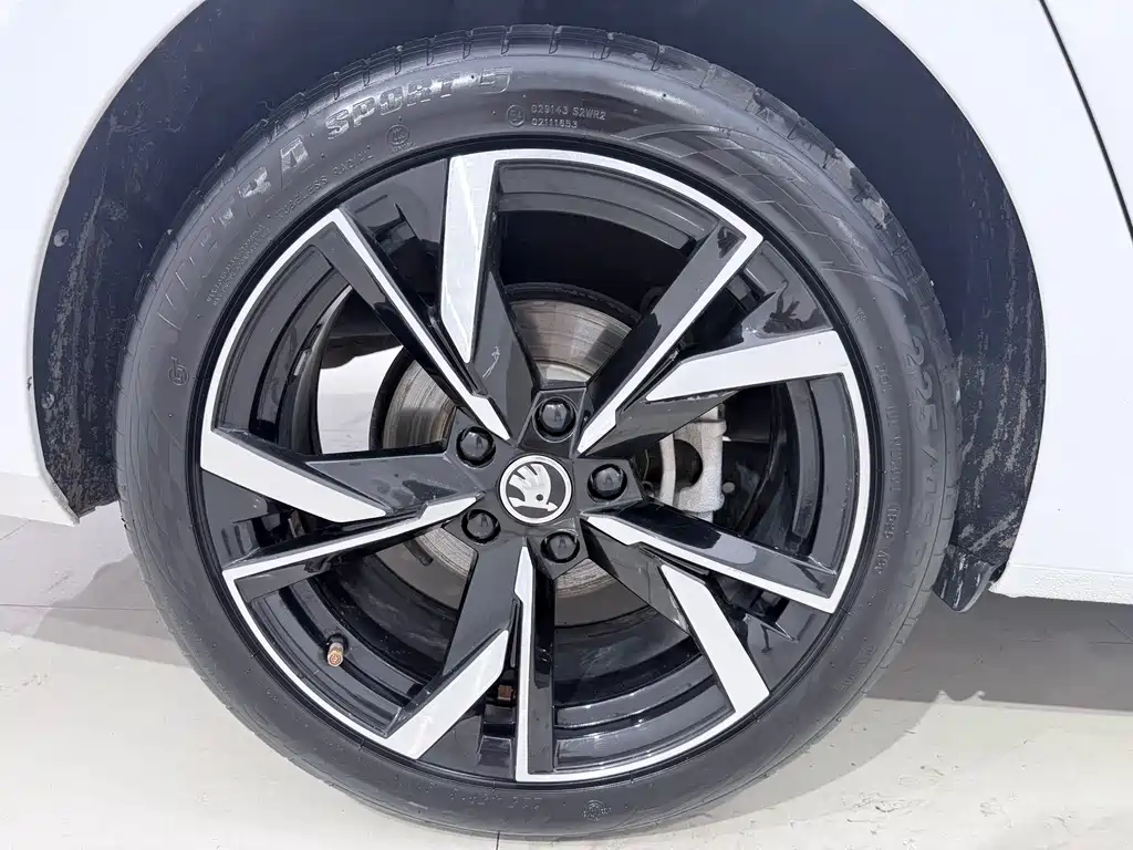 Skoda Octavia 2022 — фото 16