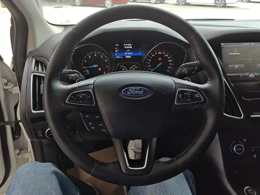 Ford Focus 2016 — фото 15