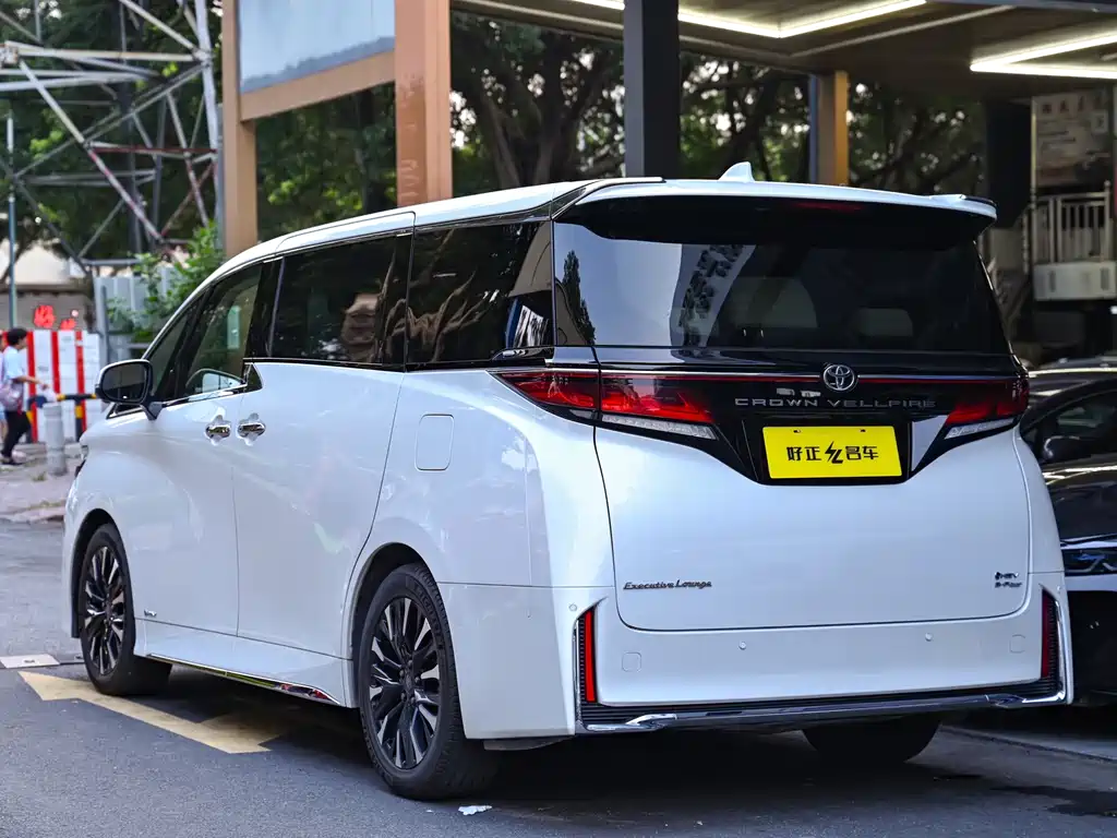 Toyota Vellfire 2023 — фото 3