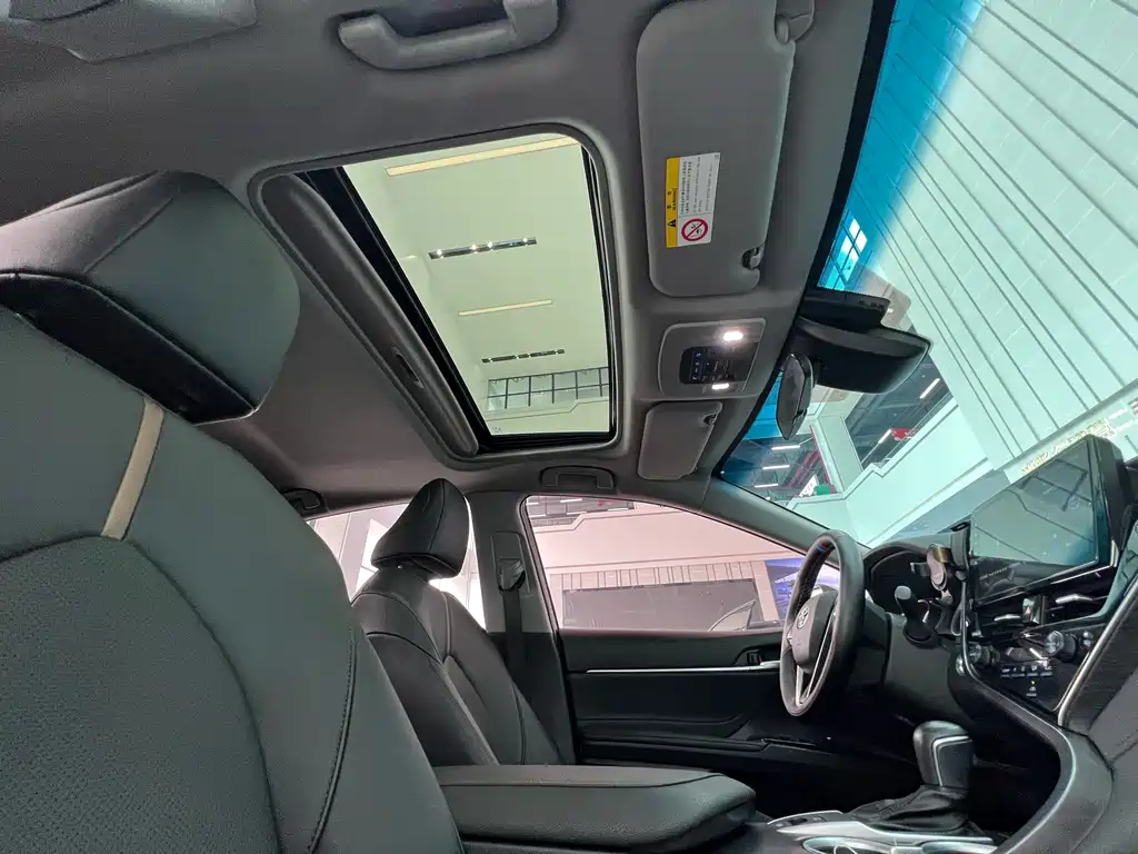 Toyota Camry 2022 — фото 12