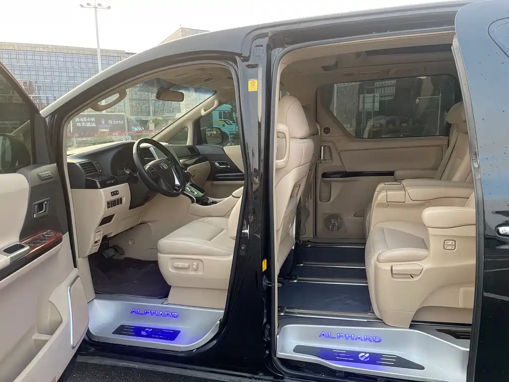 Toyota Alphard 2011 — фото 14