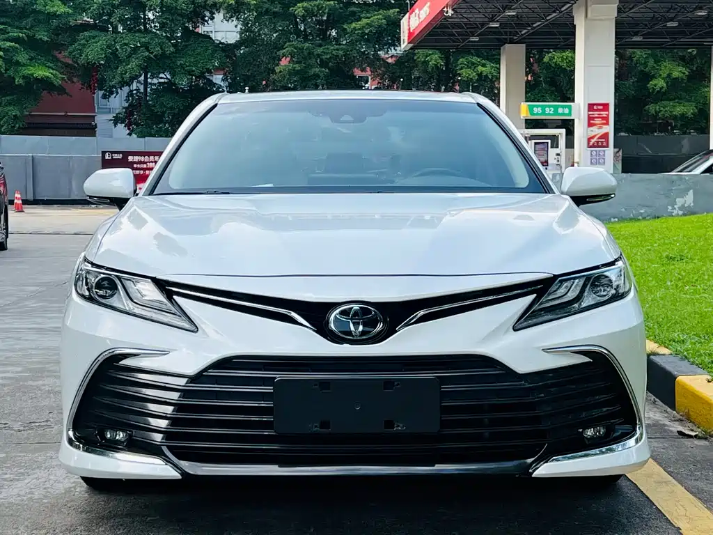 Toyota Camry 2021 — фото 2