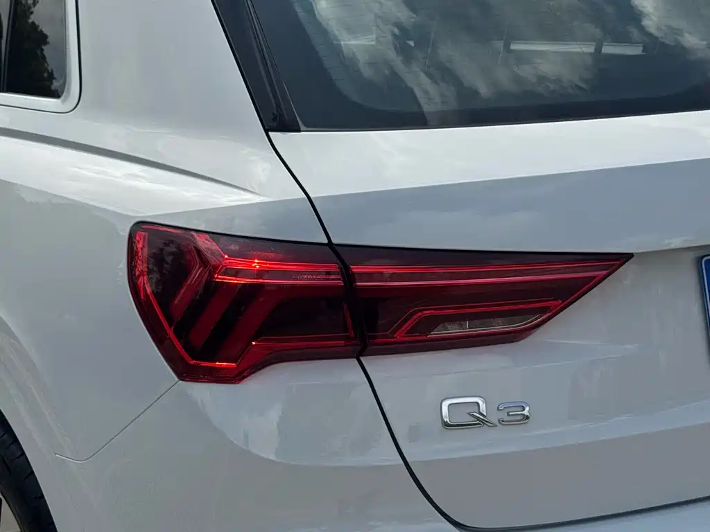 Audi Q3 2019 — фото 18