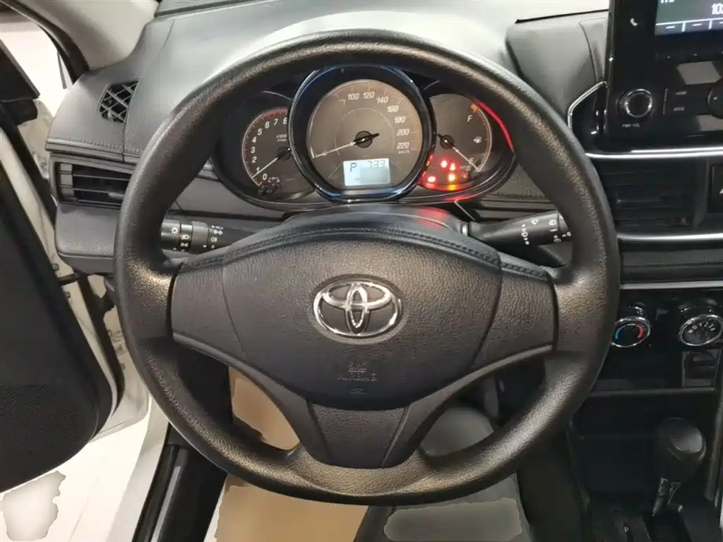 Toyota Yaris L 2021 — фото 11