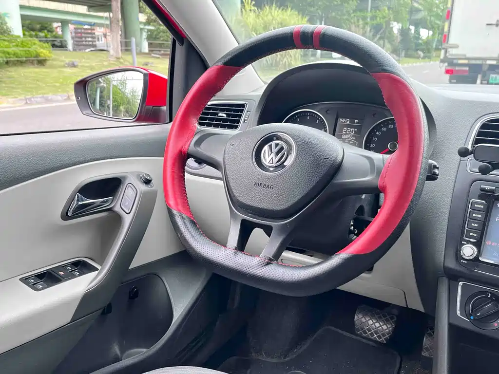 Volkswagen Polo 2015 — фото 10
