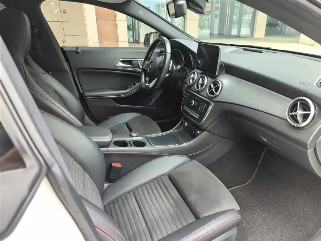 Mercedes-Benz CLA 2017 — фото 13