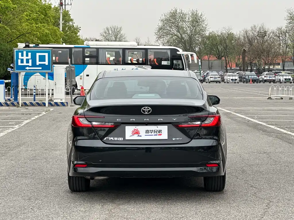 Toyota Camry 2024 — фото 10