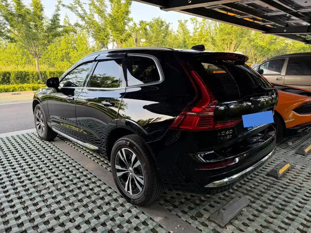 Volvo XC60 2025 — фото 3