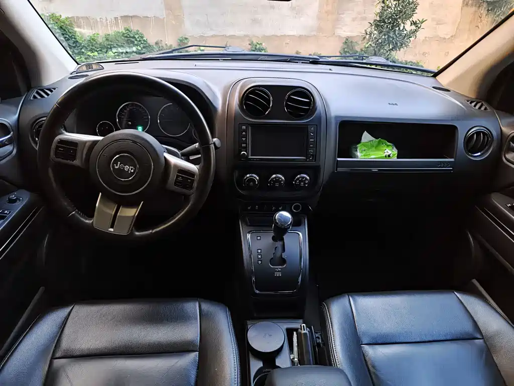 Jeep Compass 2013 — фото 8