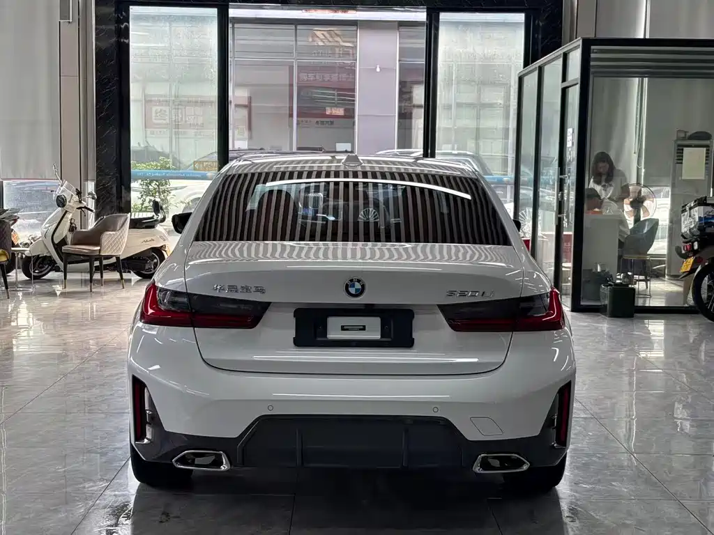 BMW 3 Series 2023 — фото 10