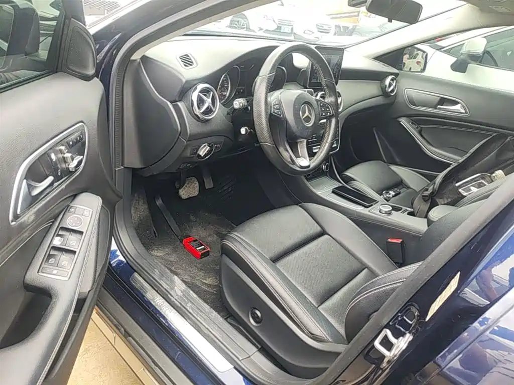 Mercedes-Benz GLA 2018 — фото 16
