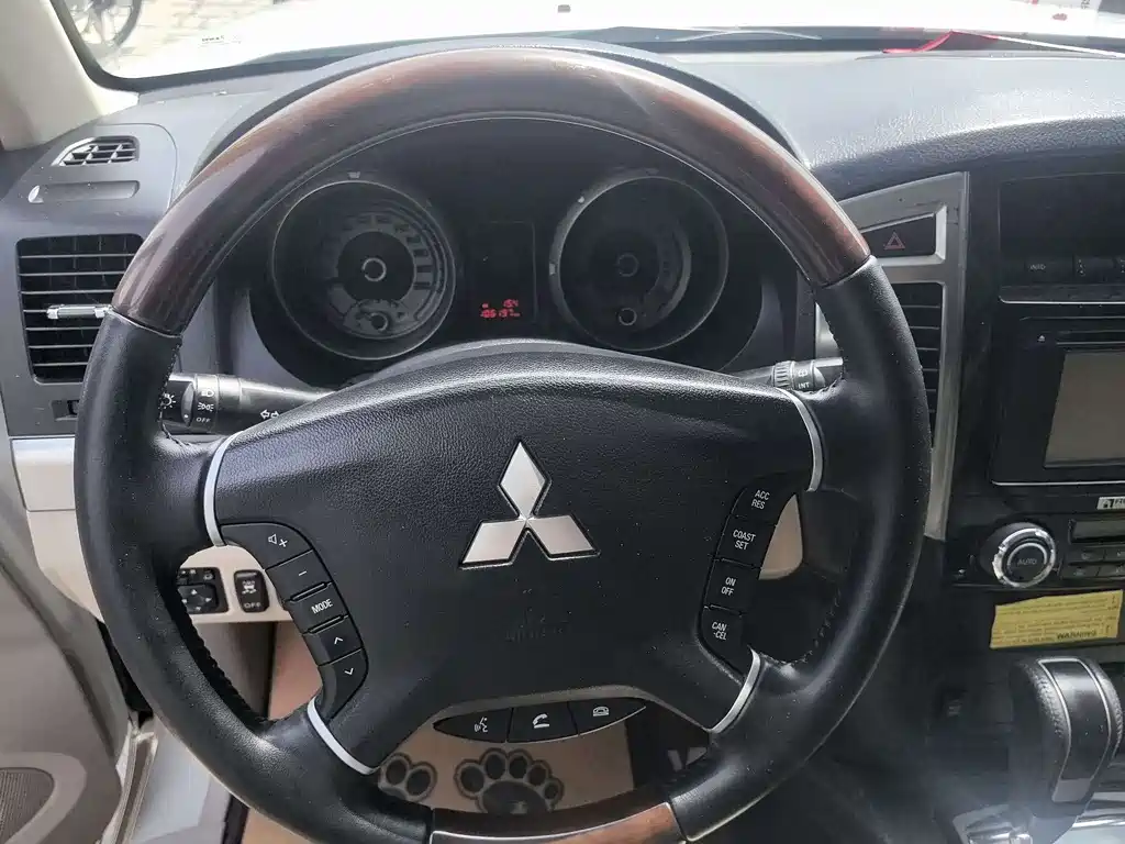 Mitsubishi Pajero 2018 — фото 15