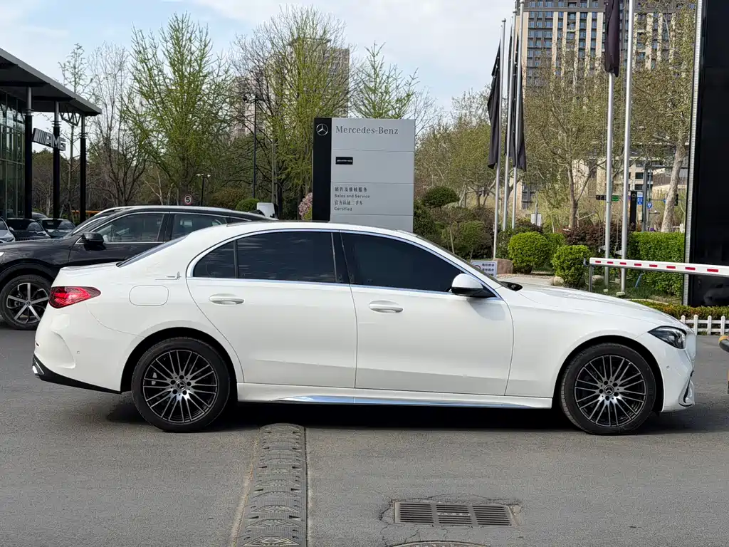 Mercedes-Benz C-Class 2024