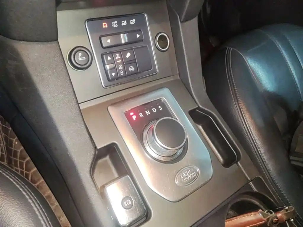 Land Rover Discovery 2016 — фото 14