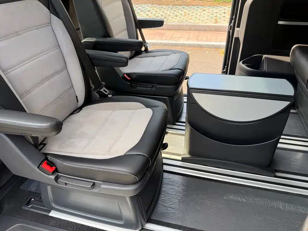 Volkswagen Multivan 2017 — фото 25