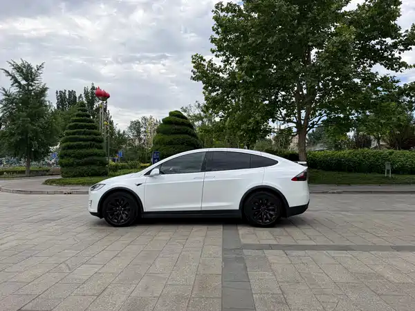 Tesla Model X 2016