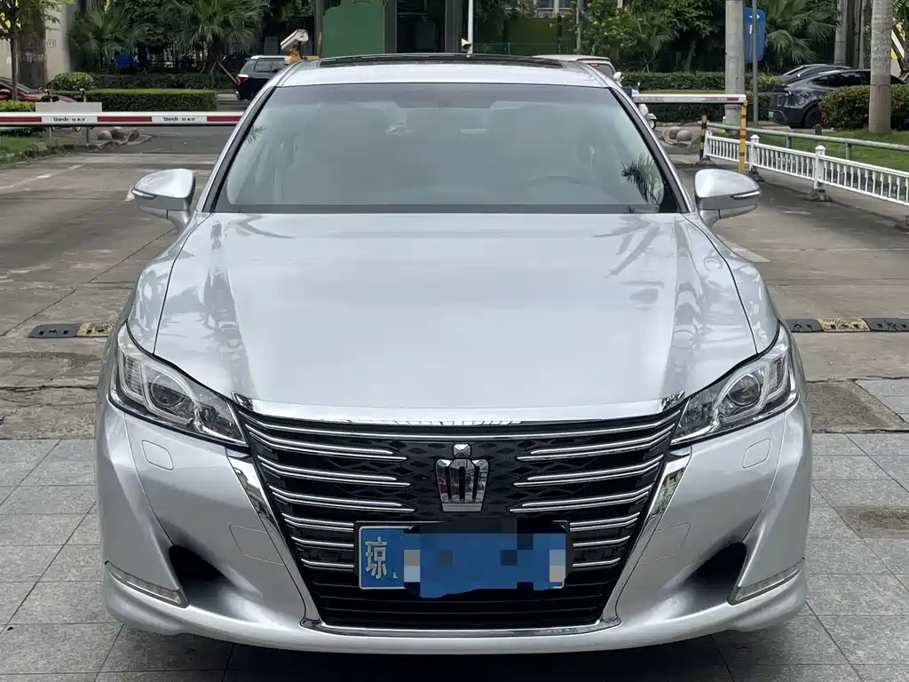 Toyota Crown 2016 — фото 2