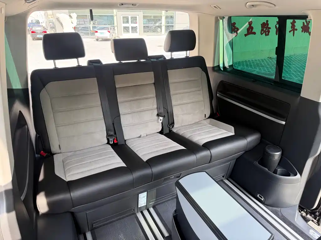 Volkswagen Multivan 2017 — фото 27