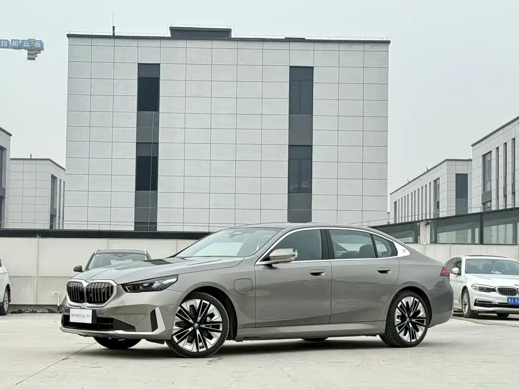 BMW i5 — фото 1