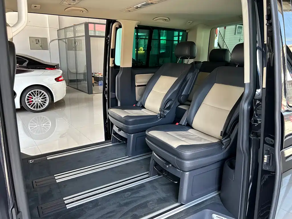 Volkswagen Multivan 2015 — фото 25