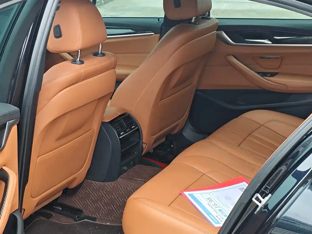 BMW 5 Series 2018 — фото 15