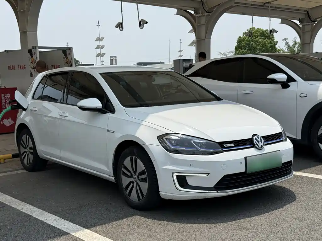 Volkswagen Golf New Energy 2020 — фото 3