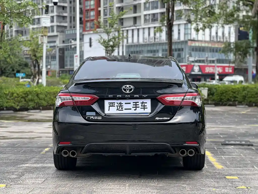 Toyota Camry 2022 — фото 8