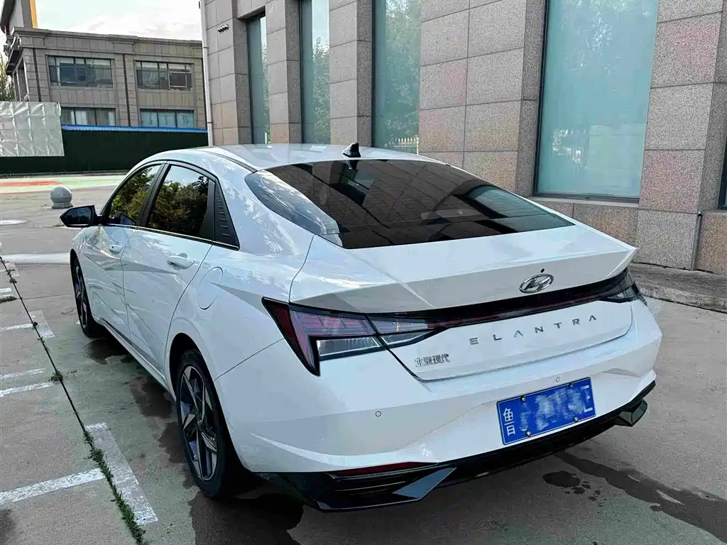 Hyundai Elantra 2022 — фото 15