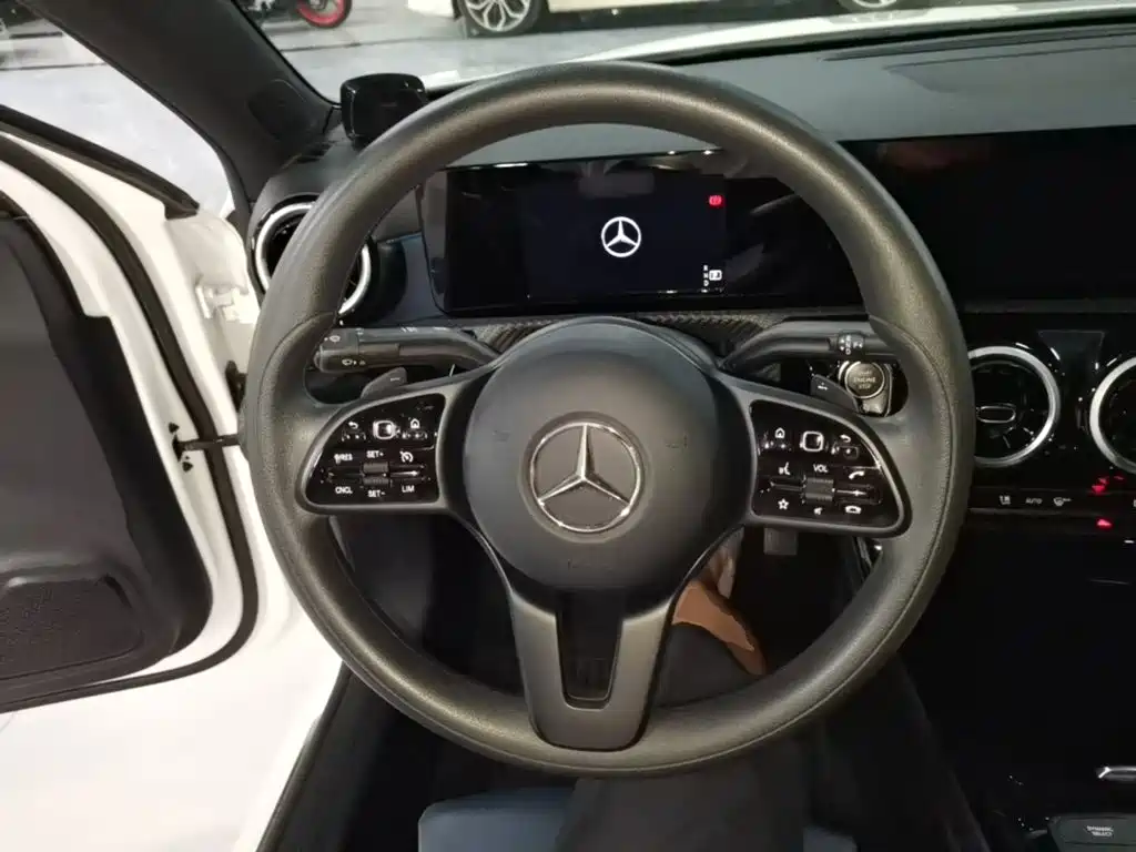 Mercedes-Benz A-Class 2021 — фото 11