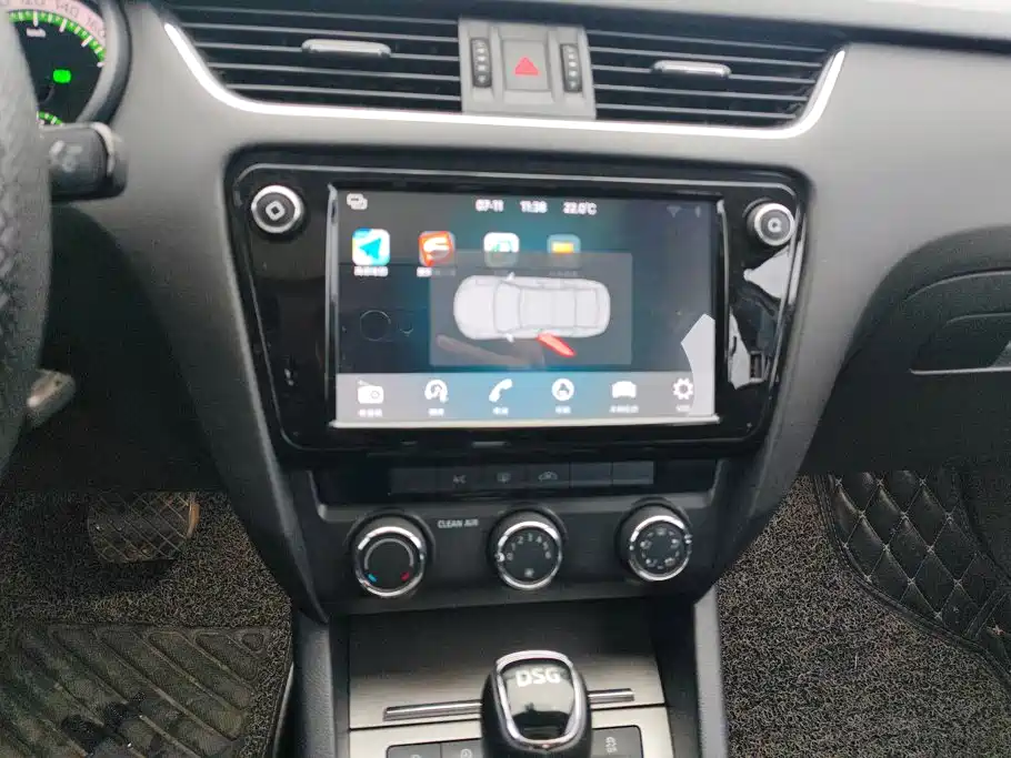Skoda Octavia 2017 — фото 13