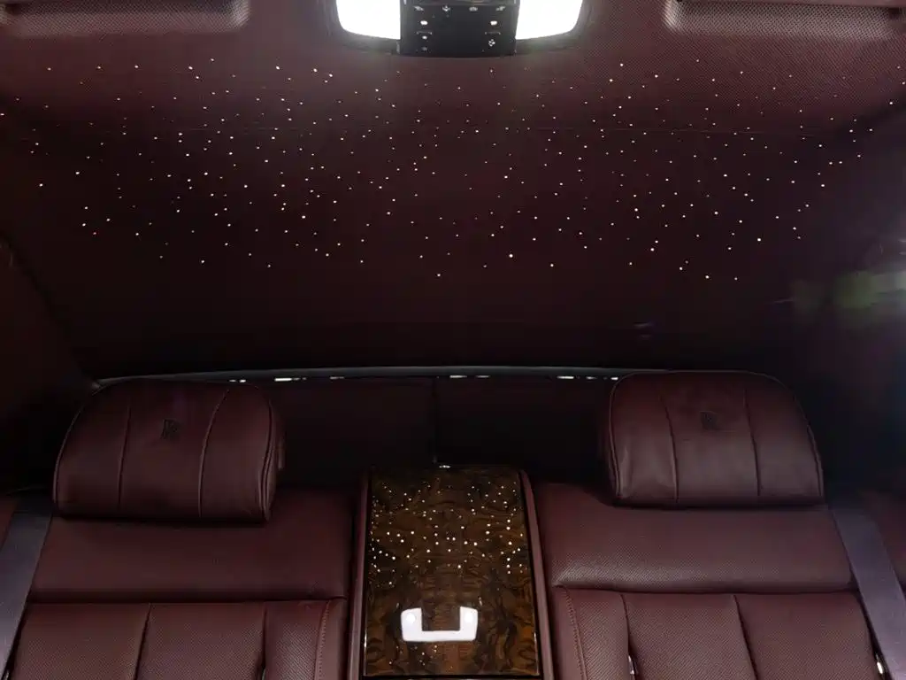 Rolls-Royce Phantom 2019 — фото 13