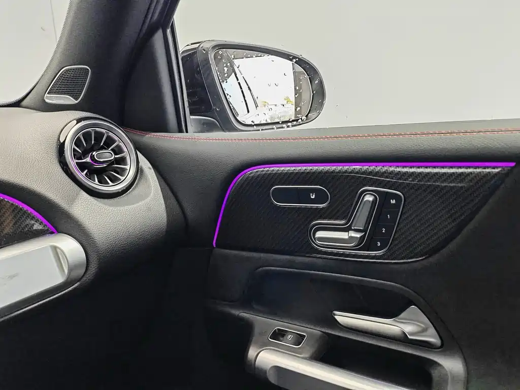 Mercedes-Benz GLB AMG 2025 — фото 16