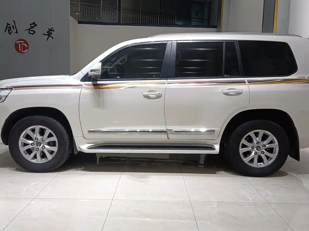 Toyota Land Cruiser 2020 — фото 5
