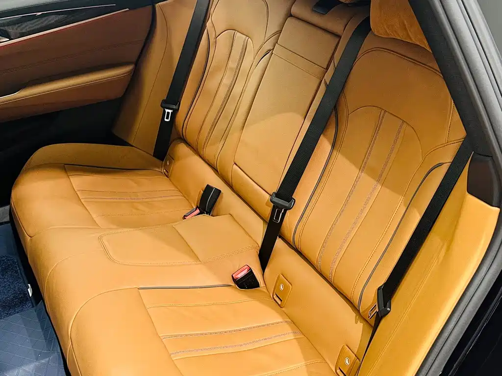 BMW 6 Series GT 2025 — фото 19