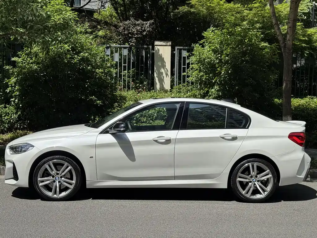 BMW 1 Series 2019 — фото 3
