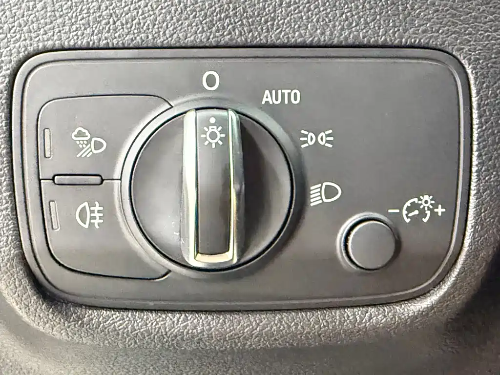 Audi Q2L 2023 — фото 14
