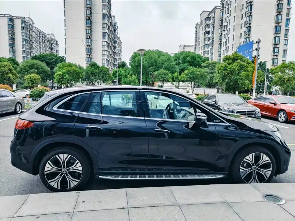 Mercedes-Benz EQE SUV 2025