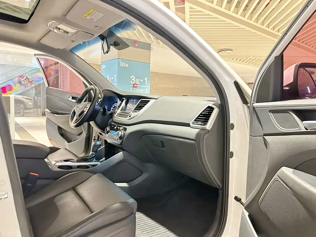 Hyundai Tucson 2018 — фото 11