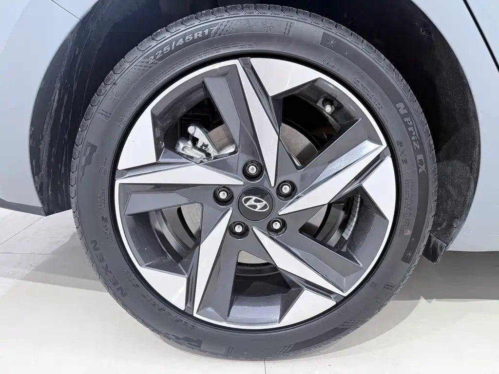 Hyundai Elantra 2023 — фото 15