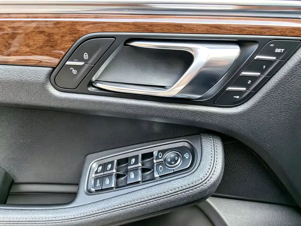 Porsche Macan 2014 — фото 18
