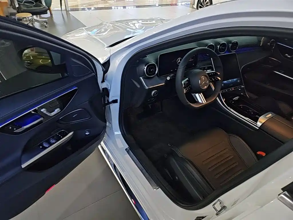 Mercedes-Benz C-Class 2023 — фото 16