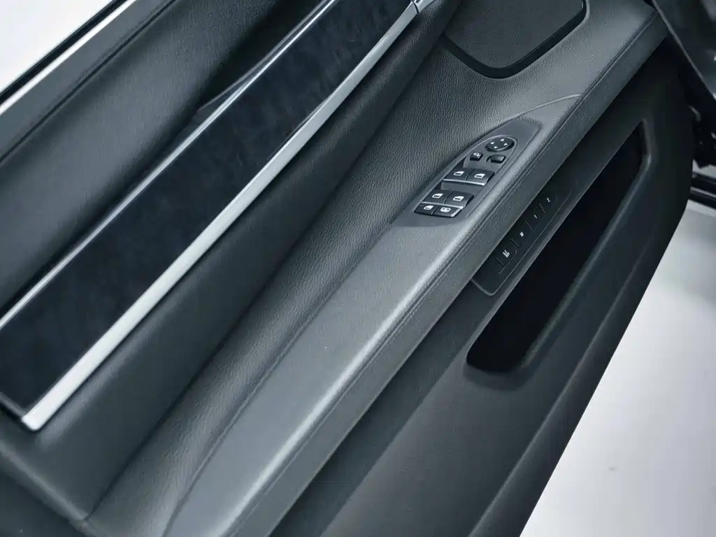 BMW 7 Series 2009 — фото 15