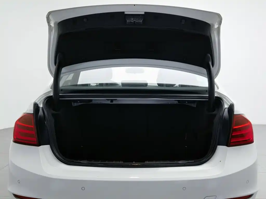BMW 3 Series 2015 — фото 16