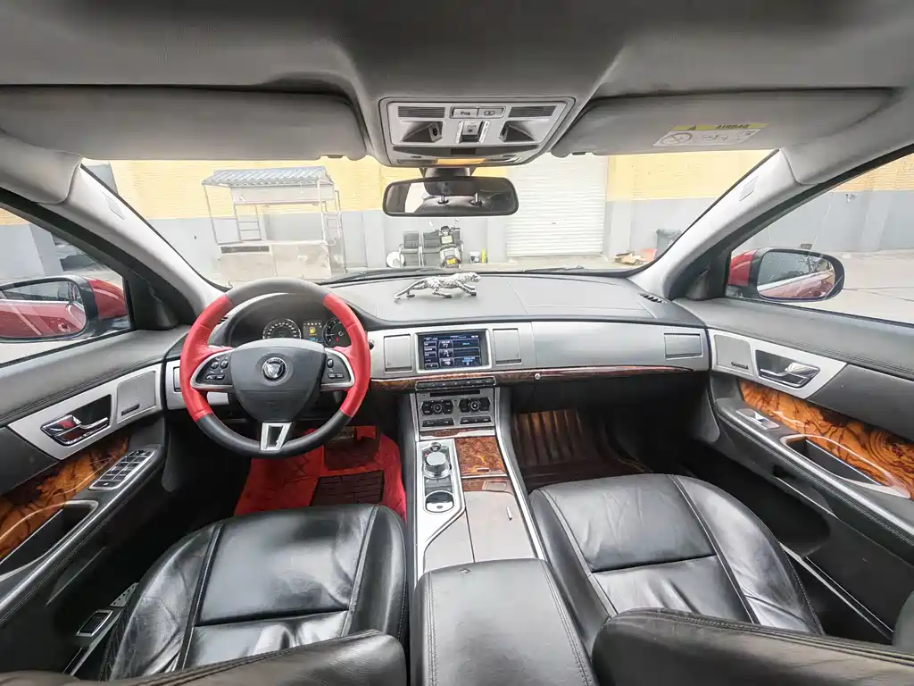 Jaguar XF 2015 — фото 11