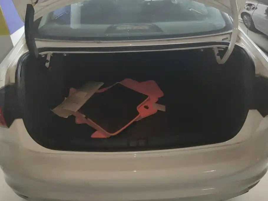 Volkswagen Sagitar 2016