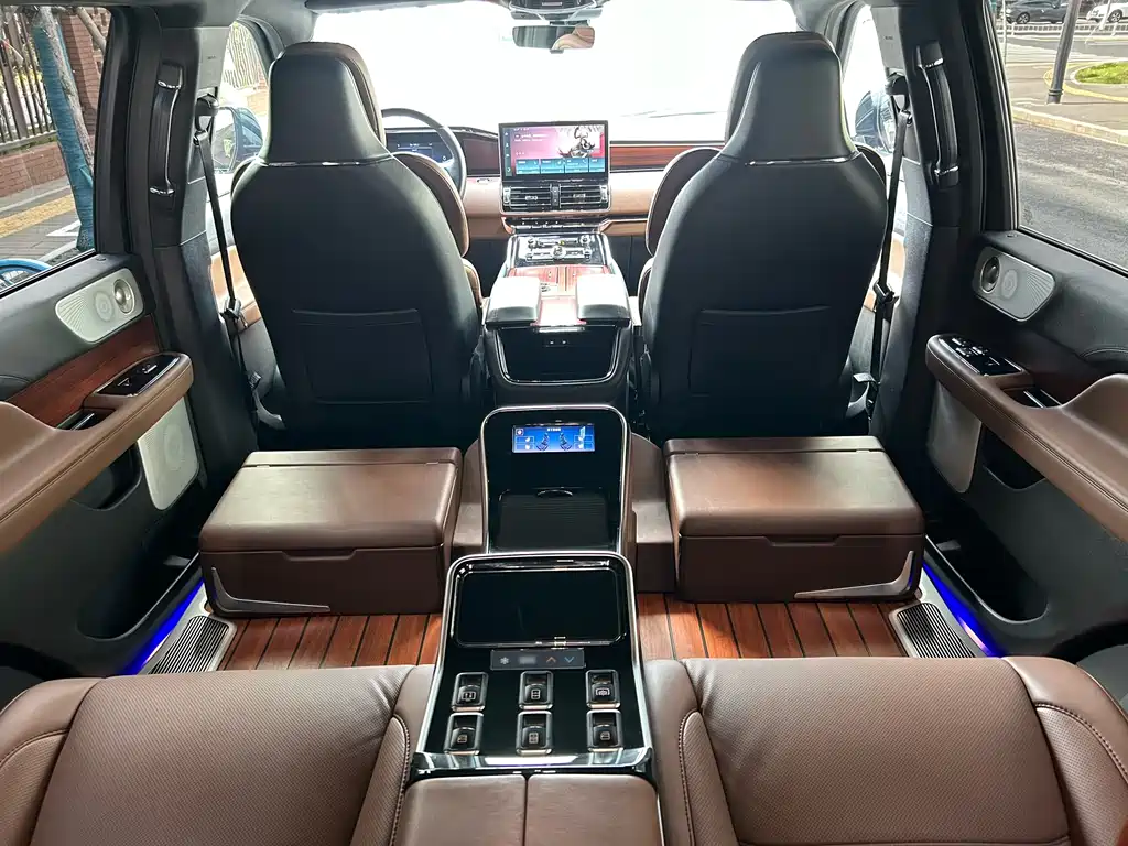 Lincoln Navigator 2024 — фото 14