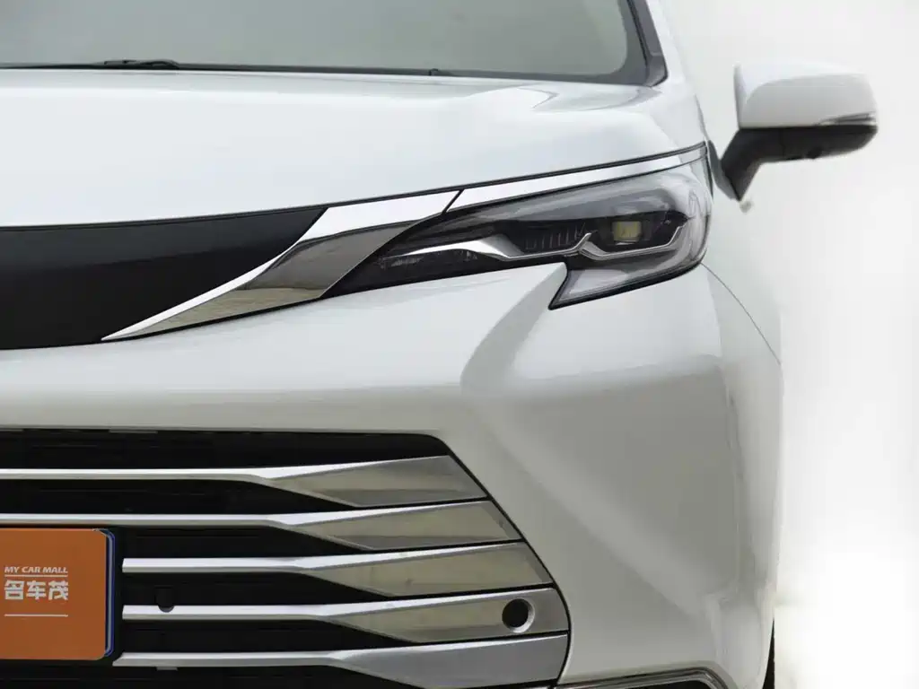 Toyota Sienna 2023 — фото 6