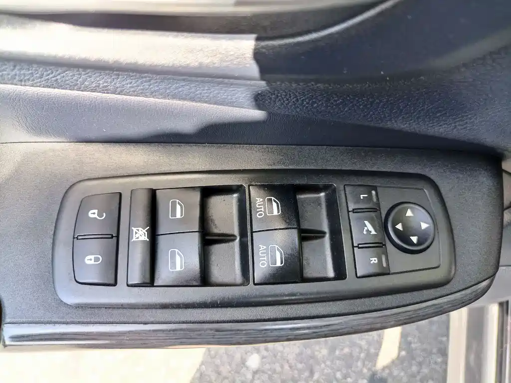 Jeep Cherokee 2017 — фото 24