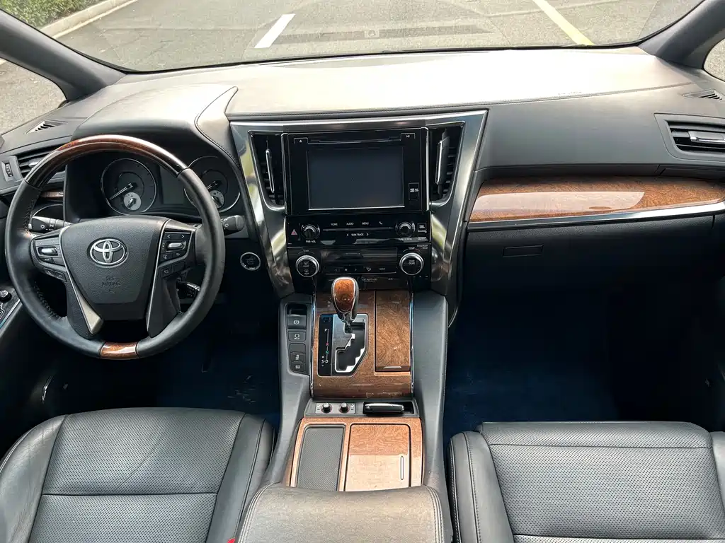 Toyota Alphard 2017 — фото 12