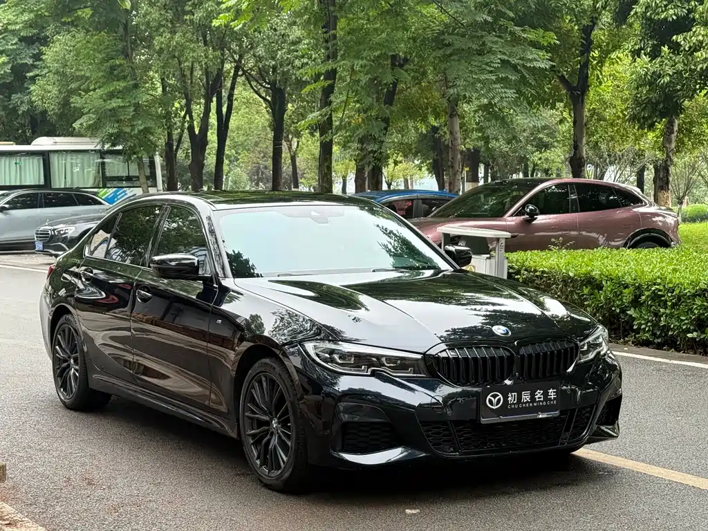BMW 3 Series 2022 — фото 1